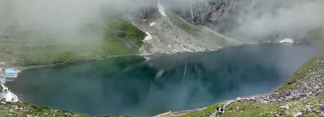 Hemkund lake from the ridge above