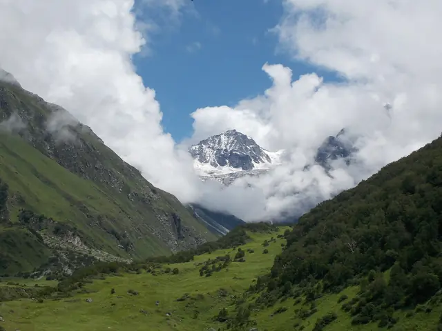 Gauri Parbat rising out of the clouds