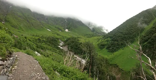 The trail entering the valley