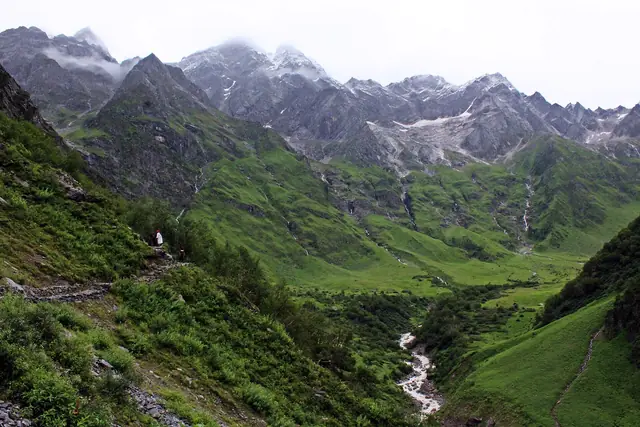 The Pushpawati and the trail, with the valley ahead